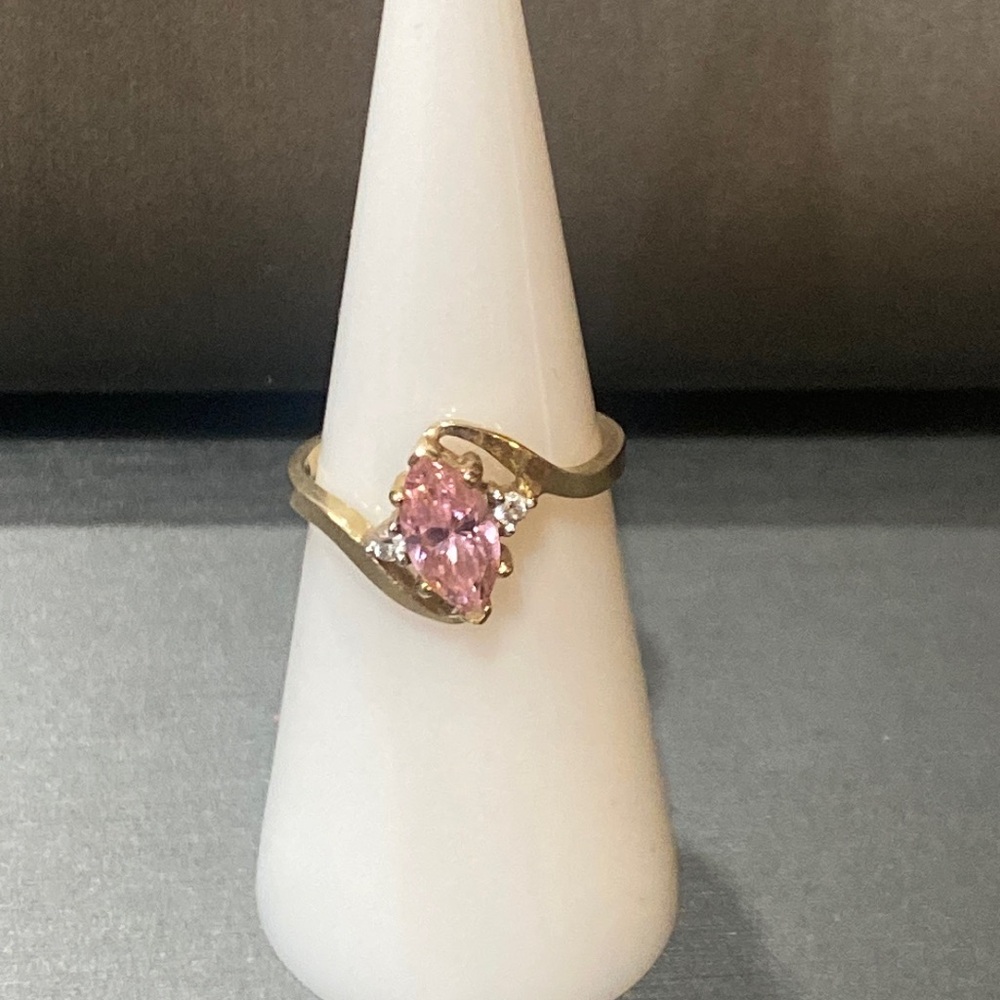 10 K PINK MARQUISE WITH (2) ROUND WHITE DIAMONDS